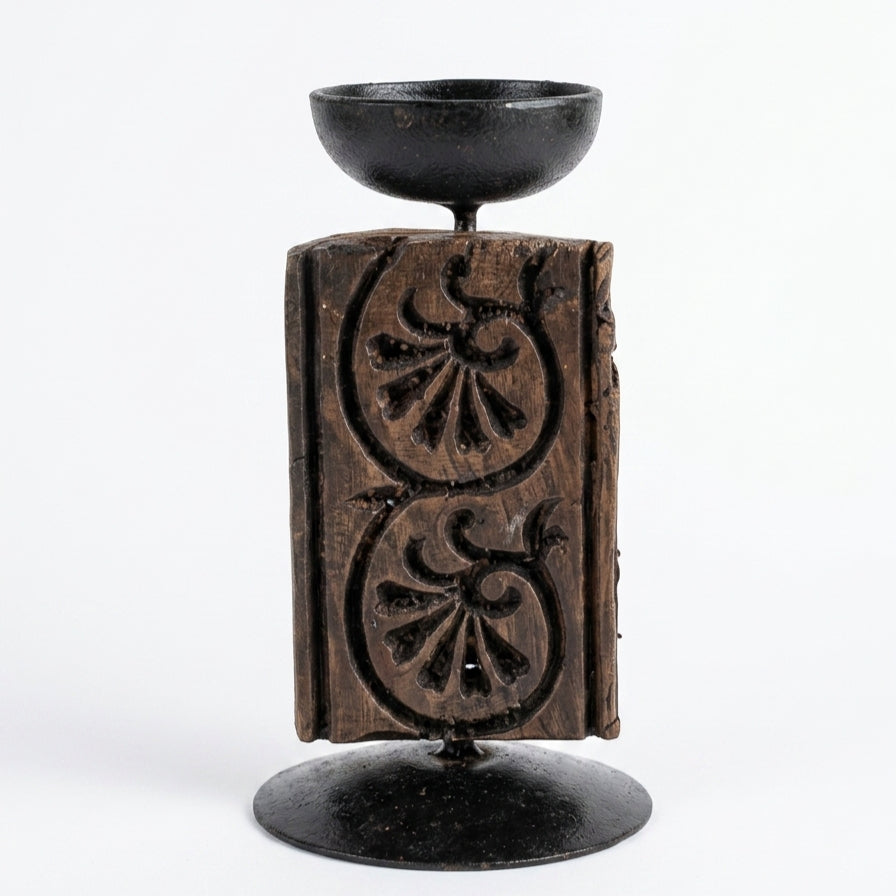 Riwaayat Carved Candle Stands