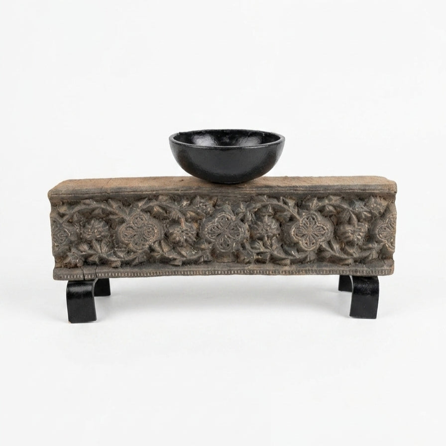 Riwaayat Carved Candle Stands